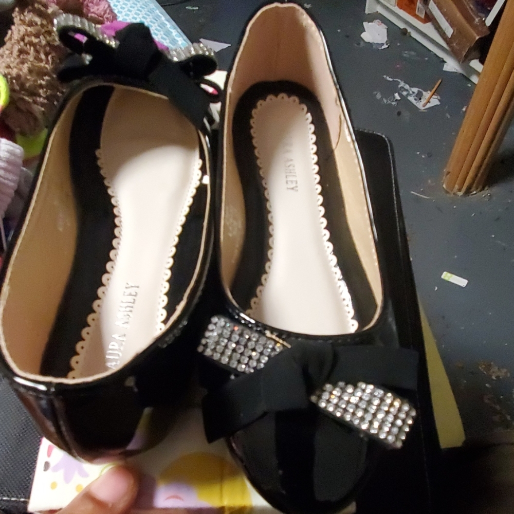 Girls flat dress shoes